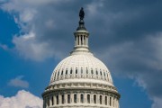 參議院就特朗普國內政策法案展開辯論前的議場動態