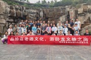 宇通重工特種裝備事業(yè)部一行走進(jìn)賒店酒鄉(xiāng)小鎮(zhèn)