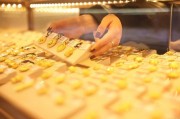 金價(jià)再創(chuàng)新高，平臺(tái)投資金條賣(mài)斷貨