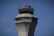 美國聯邦航空管理局在數百次航班中斷后考慮減少紐瓦克機場的航班