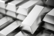 如何分析美元指數與黃金白銀的關聯？這種關聯對投資決策有何意義？
