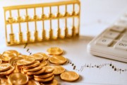 如何分析黃金原油市場的關聯？這種關聯如何影響投資決策？