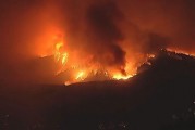 上萬座建筑被燒，經濟損失超萬億！美國加州山火持續肆虐，拜登發聲，小特朗普炮轟