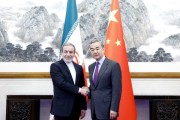 王毅同伊朗外長(zhǎng)阿拉格齊會(huì)談