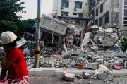 “相當于約一千顆原子彈”！強震后的緬甸曼德勒40℃高溫，中國翡翠商人擠在后備廂緊急逃難
