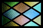 期貨玻璃與哪些因素相關？這些因素如何影響期貨玻璃價格？
