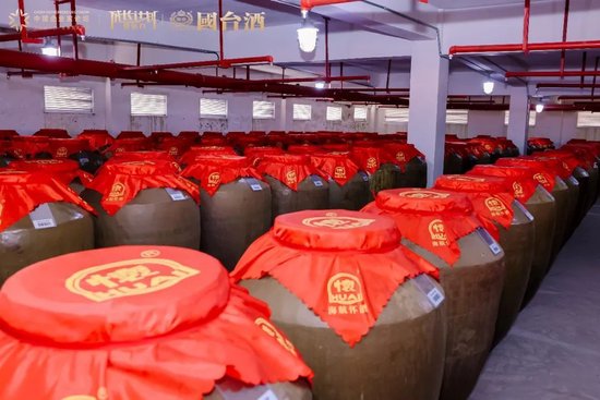 我想請張德芹董事長在喝完的飛天茅臺酒瓶上簽字，但沒想到……