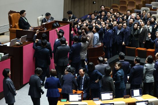 韓國兩周之內彈劾兩位領導人 政治危機進一步加深