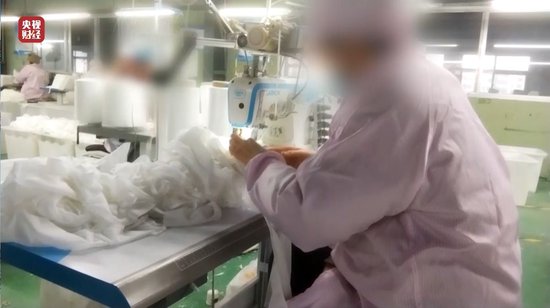視頻丨一次性內(nèi)褲“爆雷”，徒手制作不滅菌