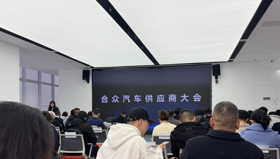 大批員工被裁、工廠停產！召集百余家供應商談30億元化債方案，哪吒汽車“生死競速”