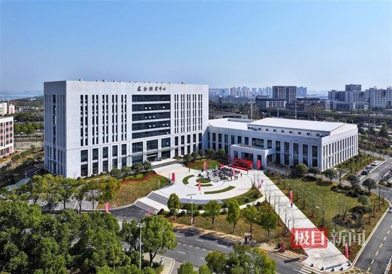 1000萬美元！知名校友穩(wěn)健醫(yī)療董事長(zhǎng)李建全捐贈(zèng)的這棟樓落成投用