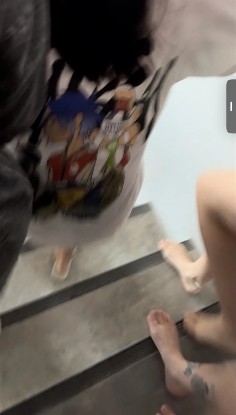 “相當于約一千顆原子彈”！強震后的緬甸曼德勒40℃高溫，中國翡翠商人擠在后備廂緊急逃難