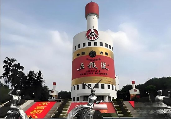 五糧液集團狂砸10億增持，白酒龍頭估值邏輯生變？