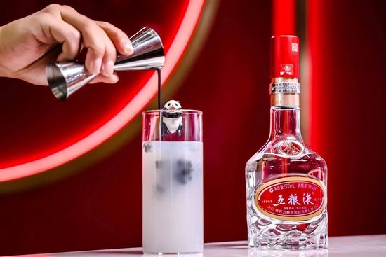 五糧液集團狂砸10億增持，白酒龍頭估值邏輯生變？