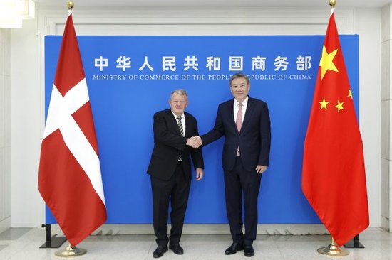 商務(wù)部部長(zhǎng)王文濤會(huì)見(jiàn)丹麥外交大臣拉斯穆森（圖）
