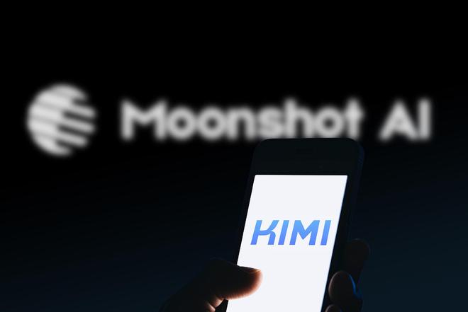 月之暗面重返基模戰場：發布首個開源萬億模型，押注“模型即Agent”